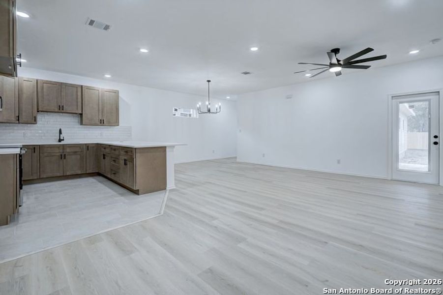 Spacious, unfurnished interior of a new home in , San Antonio (Image 26).