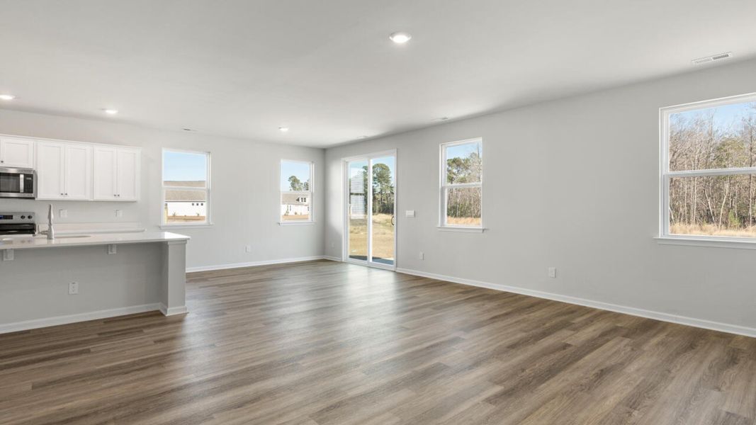 Spacious, unfurnished interior of a new home in Indigo Preserve, Leland (Image 27).