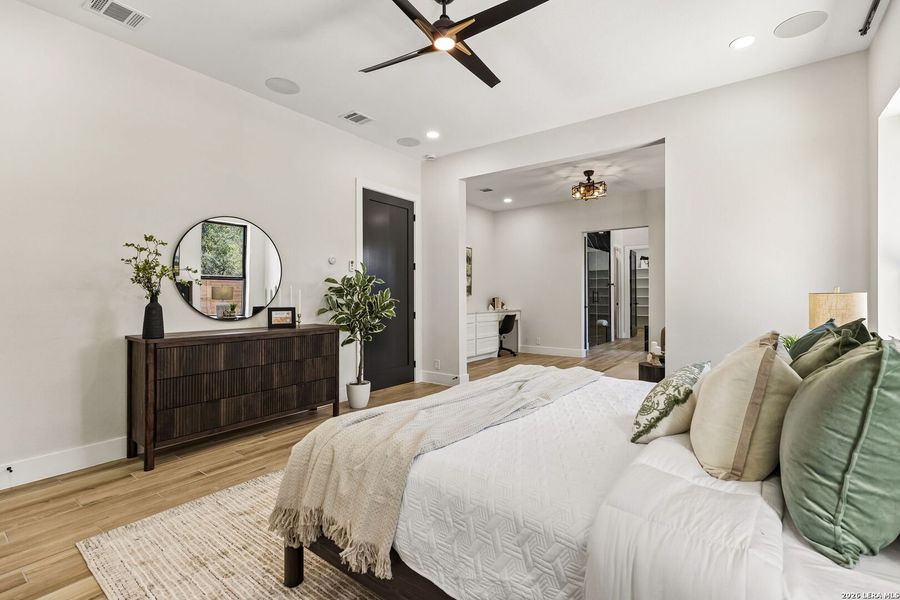 Furnished interior view inside a new home in , Leon Valley (Image 15).