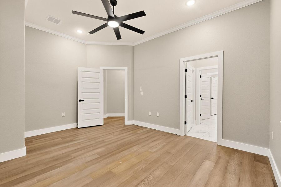 Jack and Jill Bedroom Layout featuring crown molding, wood flooring, a ceiling fan, recessed lighting, and connected bathroom Jack and Jill Bedroom Layout featuring crown molding, wood flooring, a ceiling fan, recessed lighting, and connected bathroom