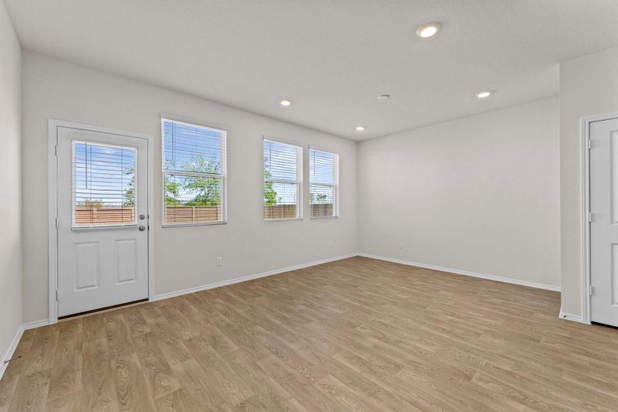 Spacious, unfurnished interior of a new home in Bollinger, Maxwell (Image 15).