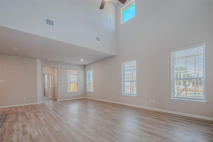 Spacious, unfurnished interior of a new home in Sunterra, Katy (Image 21). Spacious, unfurnished interior of a new home in Sunterra, Katy (Image 21).