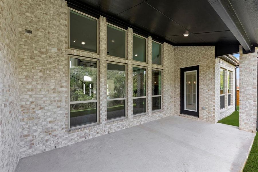 24_25. 903 Stellar - Patio