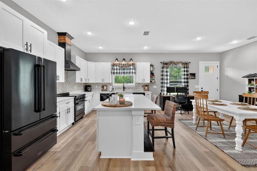 Furnished interior view inside a new home in , Dunnellon (Image 32).