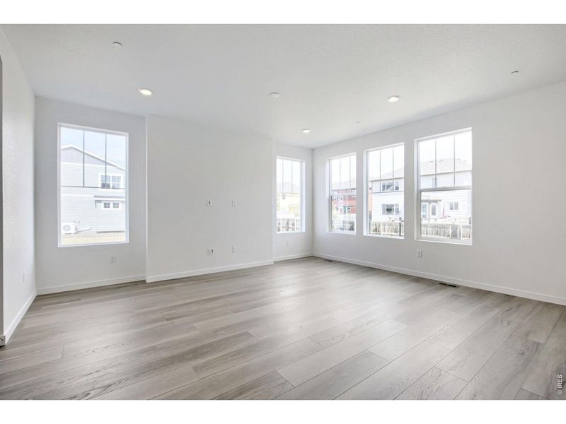 Spacious, unfurnished interior of a new home in Timber Lark, Fort Collins (Image 10).