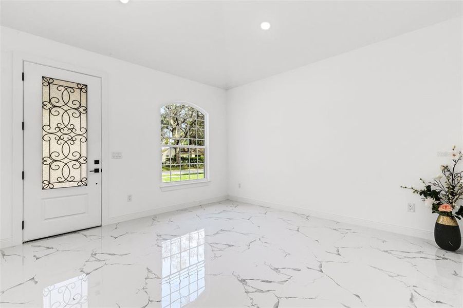 Spacious, unfurnished interior of a new home in , Tampa (Image 44).