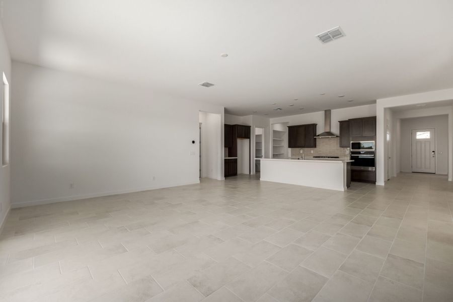 Spacious, unfurnished interior of a new home in Landmarke, San Tan Valley (Image 7). Spacious, unfurnished interior of a new home in Landmarke, San Tan Valley (Image 7).