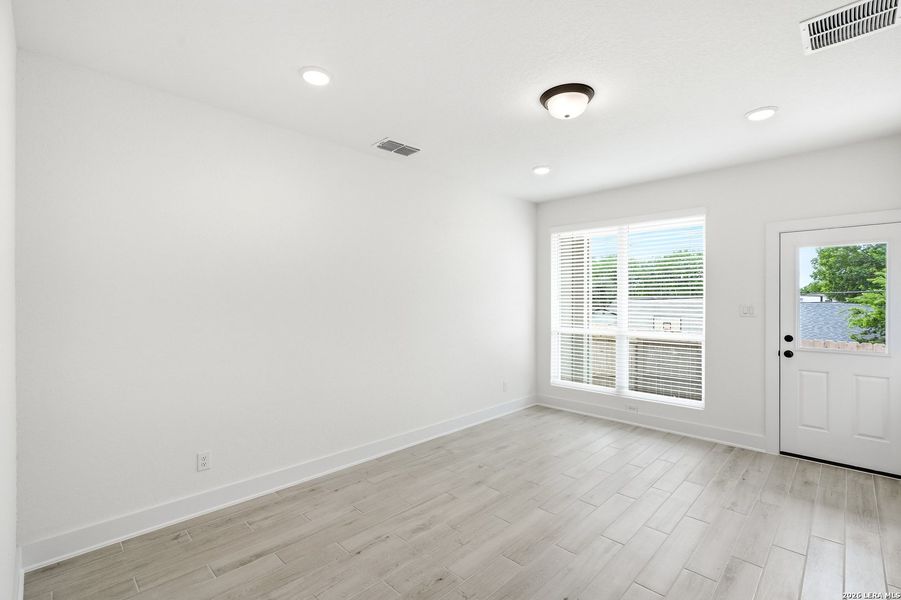 Spacious, unfurnished interior of a new home in Rose Hill, San Antonio (Image 27). Spacious, unfurnished interior of a new home in Rose Hill, San Antonio (Image 27).