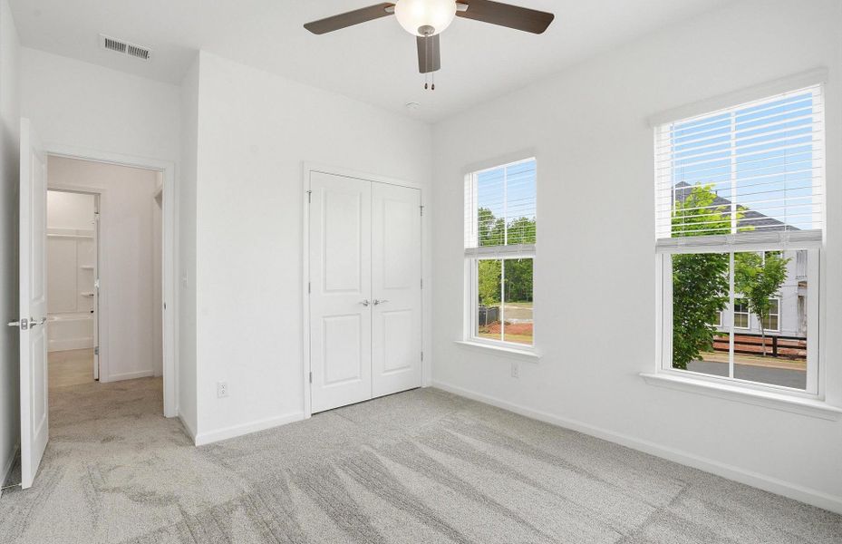 Spacious, unfurnished interior of a new home in Alston Park, Greenville (Image 16).