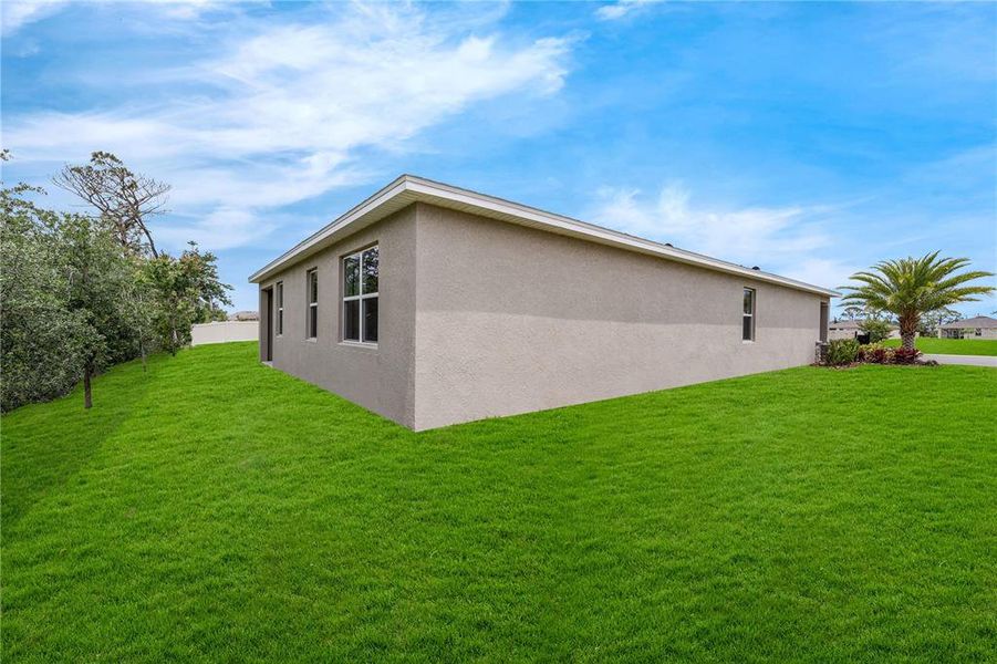 Exterior details and patio area of a home in Covered Bridge at Liberty Bluff, Haines City (Image 20).
