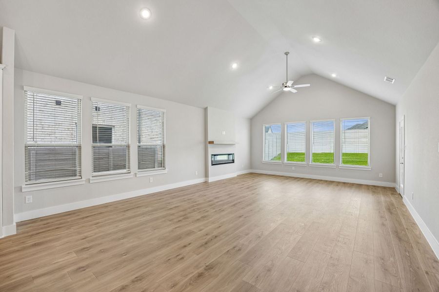 Spacious, unfurnished interior of a new home in Painted Tree Woodland West, McKinney (Image 16).