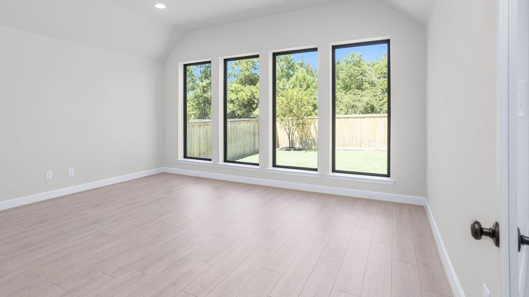 Spacious, unfurnished interior of a new home in Kresston, Montgomery (Image 12).