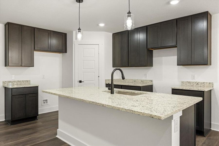 Corner pantry, eat in kitchen Corner pantry, eat in kitchen