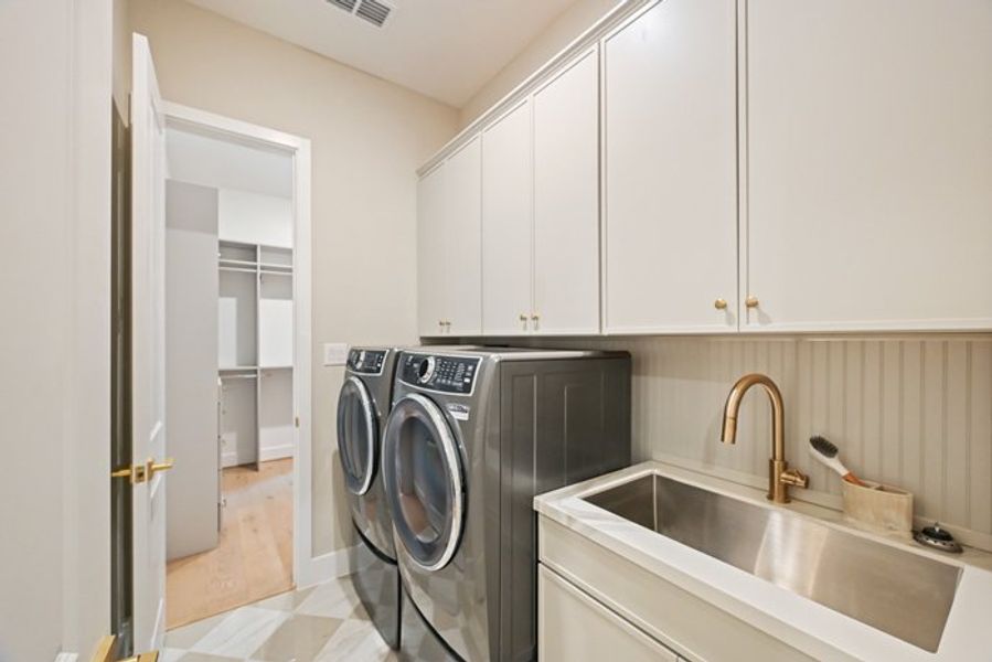 Furnished interior view inside a new home in Wildtree 70', Montgomery (Image 33).