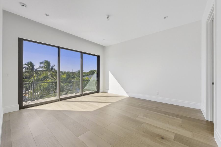 GUEST BEDROOM 4 - 2ND FLOOR