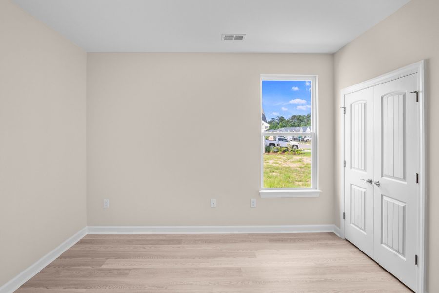 Spacious, unfurnished interior of a new home in Coastal Club of the Carolinas, Calabash (Image 15).