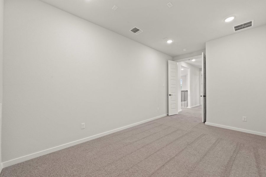 Spacious, unfurnished interior of a new home in Wolf Ranch, Georgetown (Image 46).