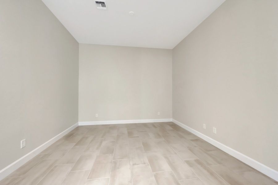 Spacious, unfurnished interior of a new home in The Ridge at Victory, Litchfield Park (Image 14).