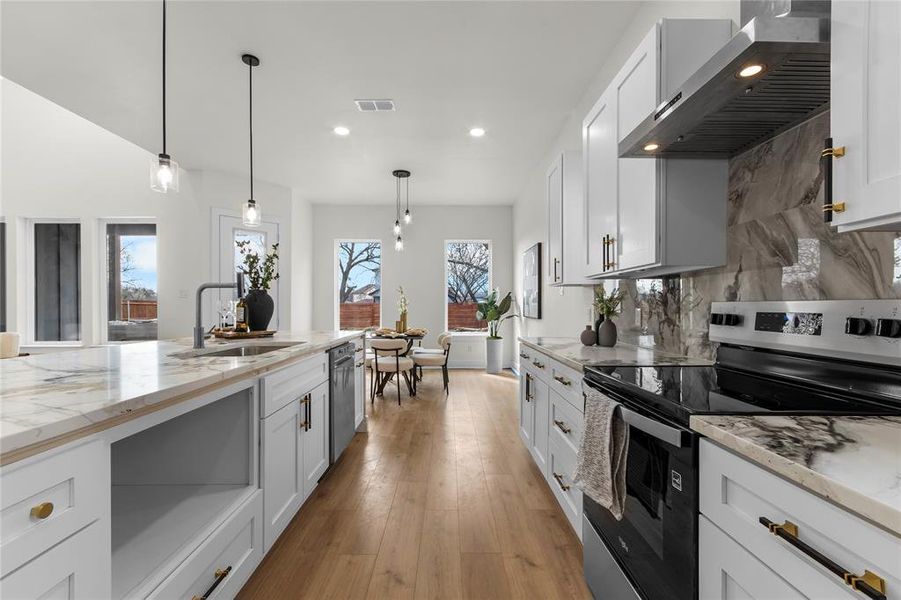 Furnished interior view inside a new home in , Dallas (Image 17). Furnished interior view inside a new home in , Dallas (Image 17).