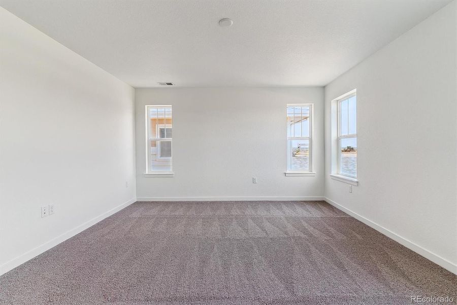 Spacious, unfurnished interior of a new home in Harvest Crossing, Aurora (Image 23).