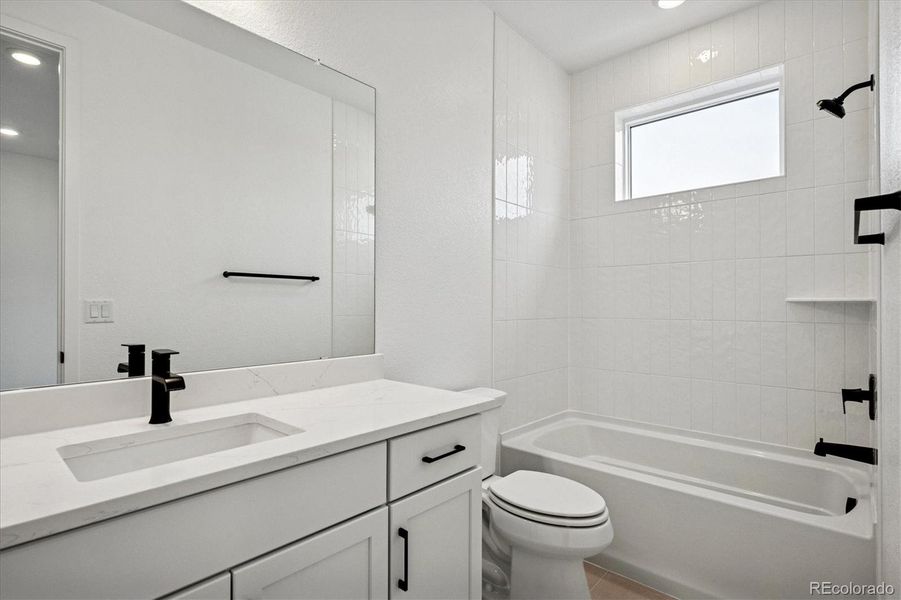 Ensuite bath w/QUARTZ counters; beautiful tile throughout Ensuite bath w/QUARTZ counters; beautiful tile throughout
