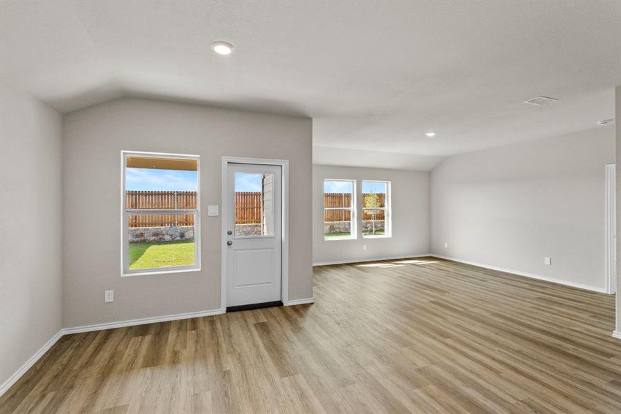 Spacious, unfurnished interior of a new home in Sunnycreek, Crowley (Image 18).