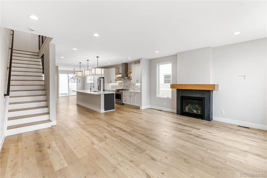 Spacious, unfurnished interior of a new home in , Englewood (Image 39).