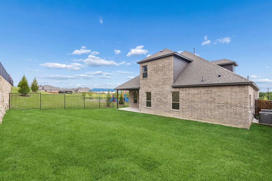 Exterior details and patio area of a home in Timberbrook, Justin (Image 3).