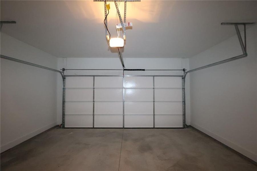 Spacious, unfurnished interior of a new home in Maple Grove at Towne Lake, Woodstock (Image 5).