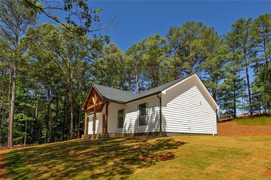 Exterior details and patio area of a home in , Silver Creek (Image 15).