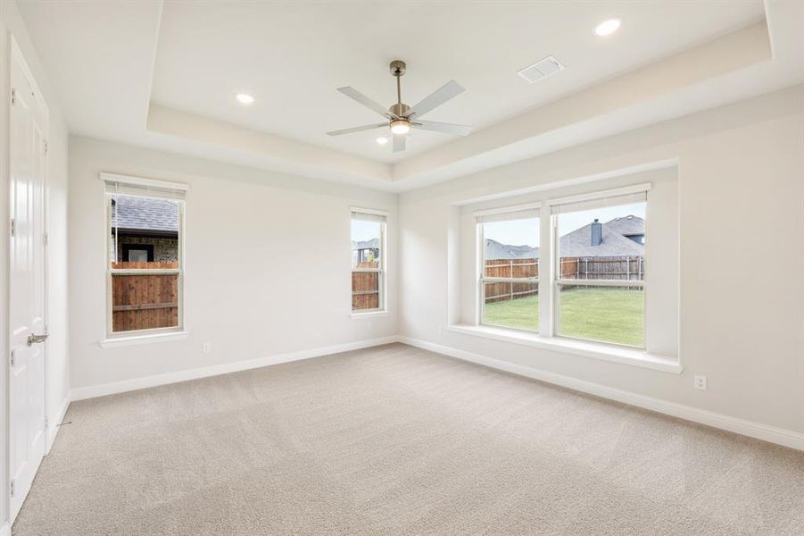 Spacious, unfurnished interior of a new home in Sunrise at Garden Valley 60-79, Waxahachie (Image 19). Spacious, unfurnished interior of a new home in Sunrise at Garden Valley 60-79, Waxahachie (Image 19).