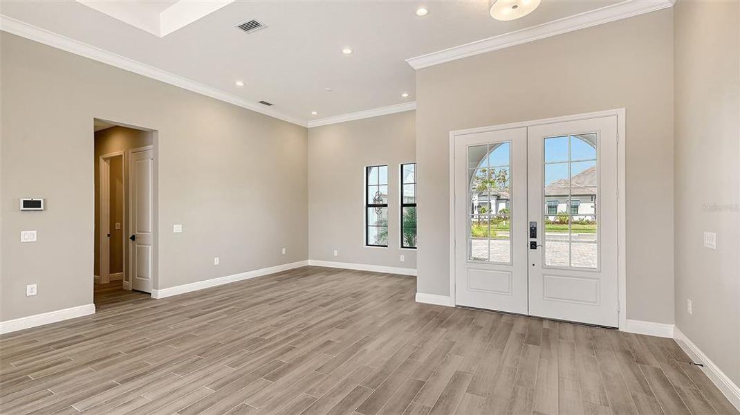 Spacious, unfurnished interior of a new home in , Englewood (Image 21).