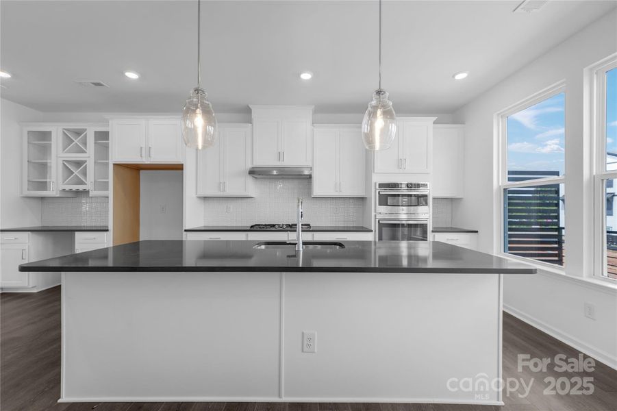 352 Catawba Avenue ~ Ready Now 352 Catawba Avenue ~ Ready Now