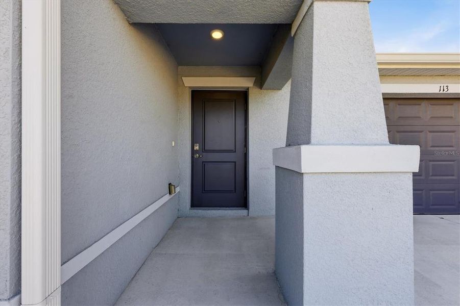 Exterior details and patio area of a home in Rotonda Lakes, Rotonda West (Image 3).
