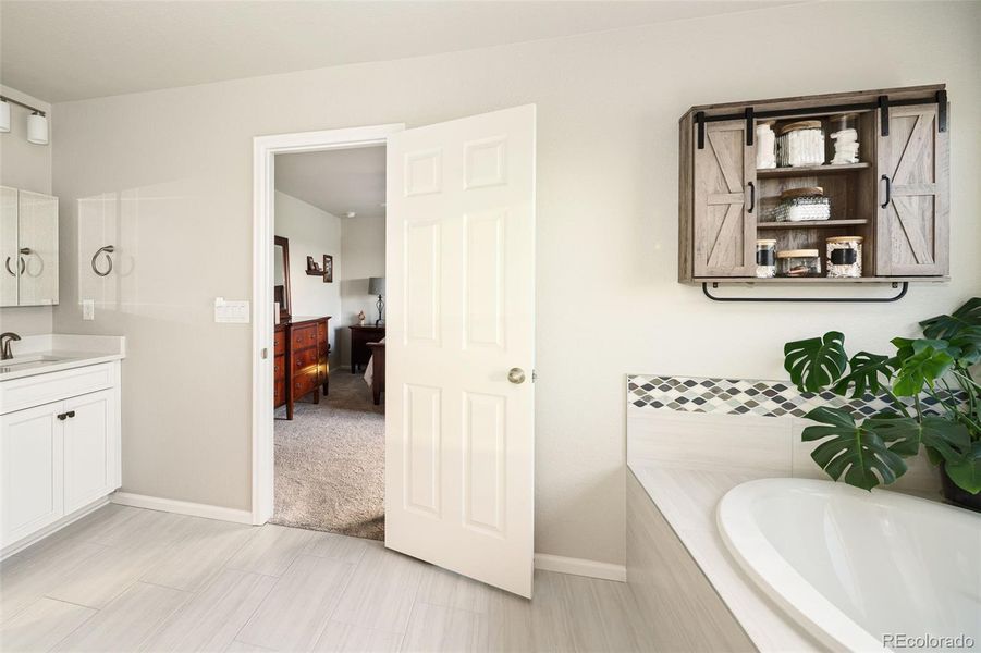 Furnished interior view inside a new home in Murphy Creek, Aurora (Image 9).