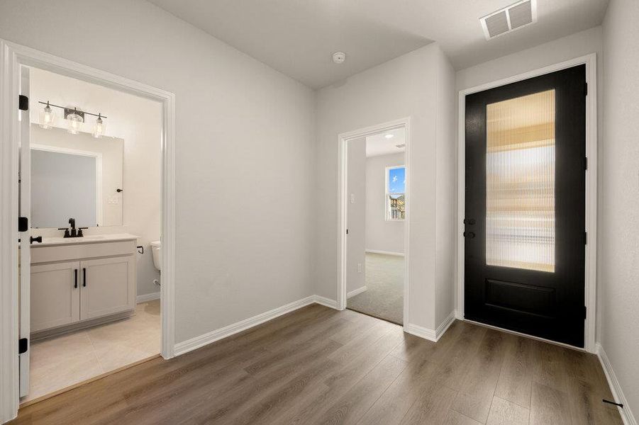 Spacious, unfurnished interior of a new home in Patterson Ranch, Georgetown (Image 21).