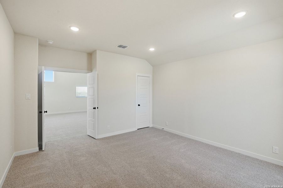 Spacious, unfurnished interior of a new home in The Crossvine, Schertz (Image 34).