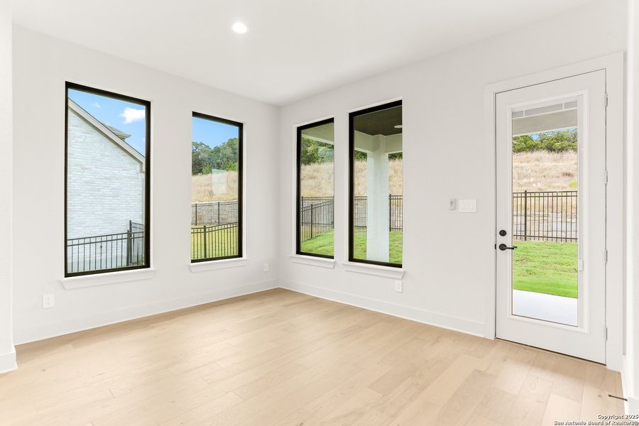 Spacious, unfurnished interior of a new home in Esperanza - 70', Boerne (Image 31).