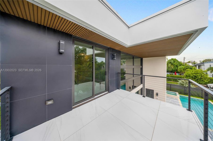 Exterior details and patio area of a home in , Fort Lauderdale (Image 33).