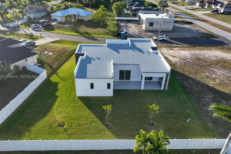 Exterior details and patio area of a home in , Cape Coral (Image 30).