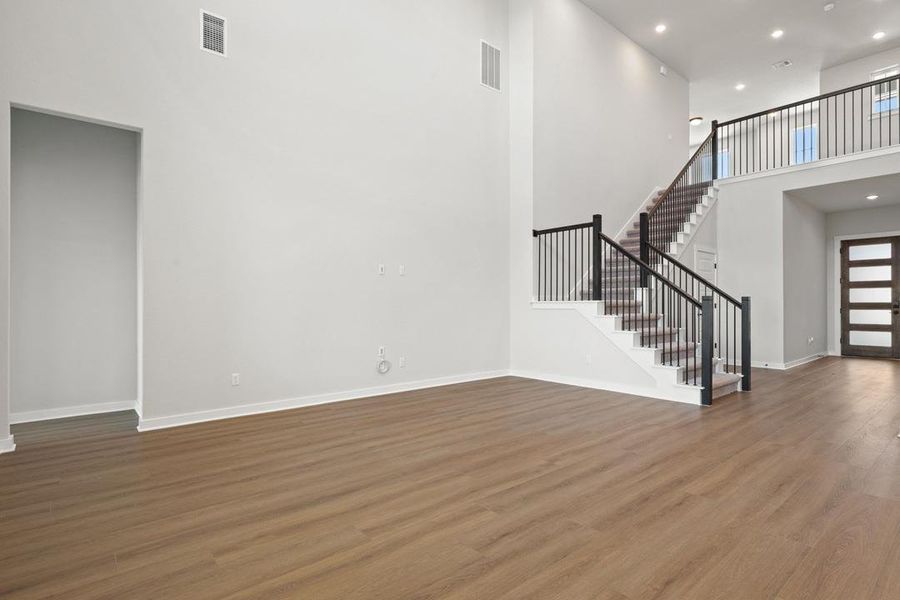 Spacious, unfurnished interior of a new home in Lariat, Liberty Hill (Image 19).