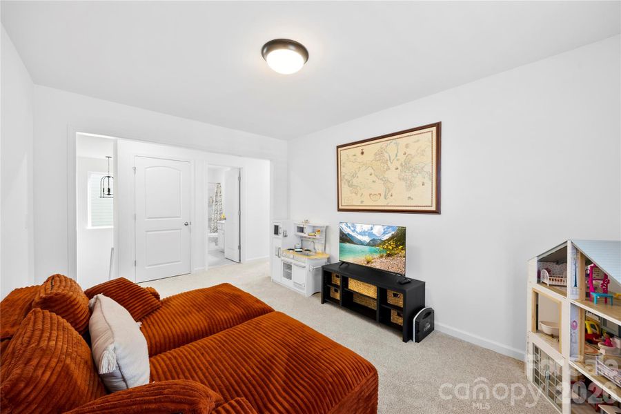 Furnished interior view inside a new home in Edgewater - The Links, Lancaster (Image 25).