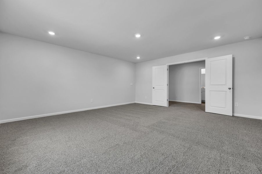 Spacious, unfurnished interior of a new home in Carolina Groves, Moncks Corner (Image 22).