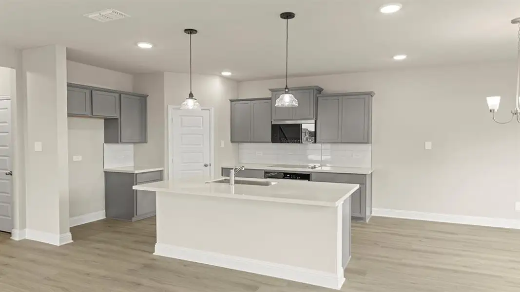 08. 1712 Edgeway - Kitchen (2)