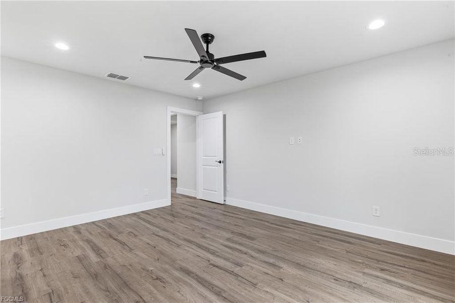 Spacious, unfurnished interior of a new home in , Punta Gorda (Image 19).