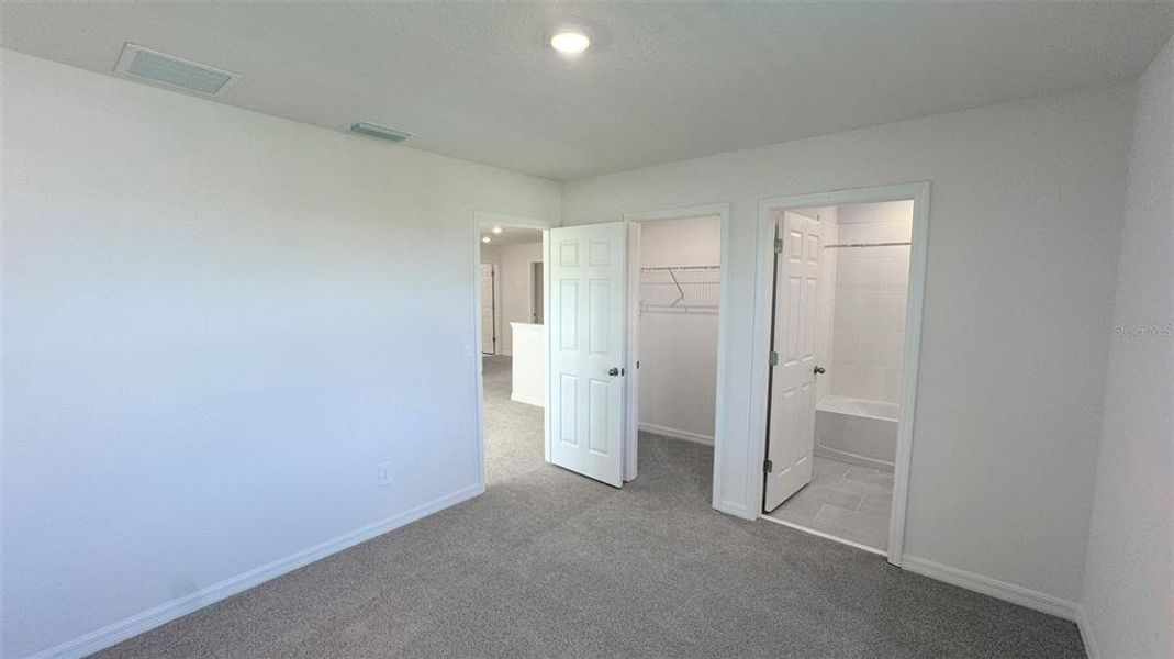 Spacious, unfurnished interior of a new home in , St. Cloud (Image 25).