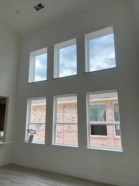 Spacious, unfurnished interior of a new home in Wood Leaf Reserve, Tomball (Image 13).