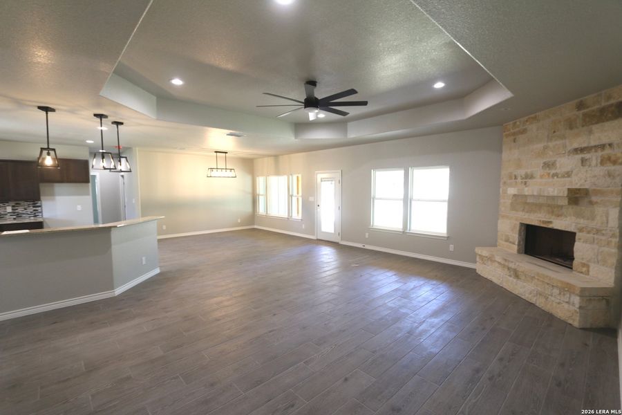 Spacious, unfurnished interior of a new home in , La Vernia (Image 17).