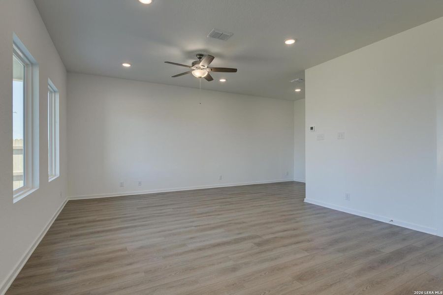Spacious, unfurnished interior of a new home in Hennersby Hollow, San Antonio (Image 19).