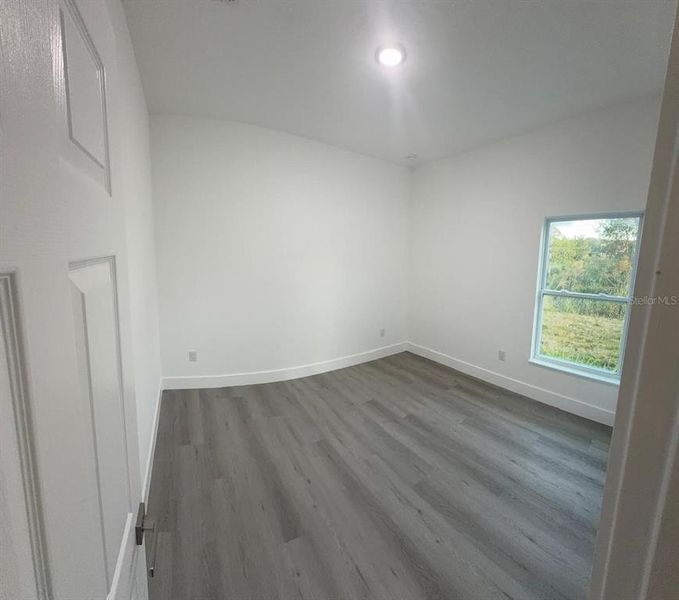 Spacious, unfurnished interior of a new home in , Sebring (Image 12).